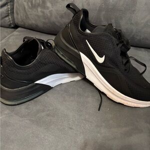 Nike Men's Black and White Sneakers